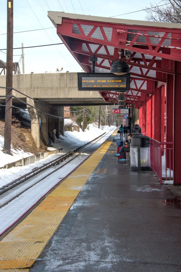 Buses to replace trains on Port Washington LIRR line this weekend