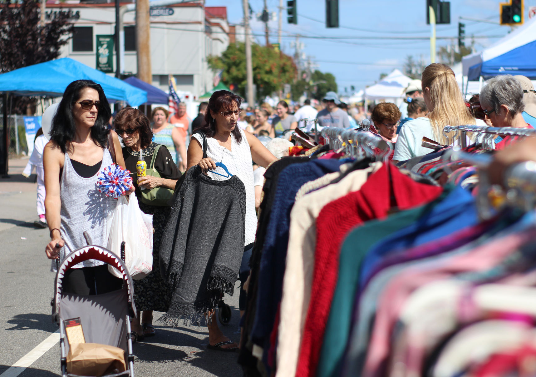

<p></noscript>The sun was high and the day was warm as New Hyde Park residents and businesses gathered for the community’s 21st annual street fair.</p>
<p>” /></p>
<div><span style=
