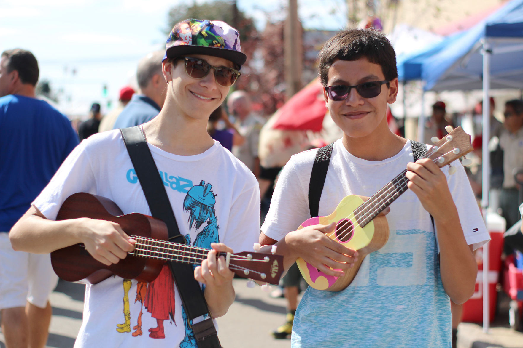 

<p></noscript>The sun was high and the day was warm as New Hyde Park residents and businesses gathered for the community’s 21st annual street fair.</p>
<p>” /><br />
<img width=
