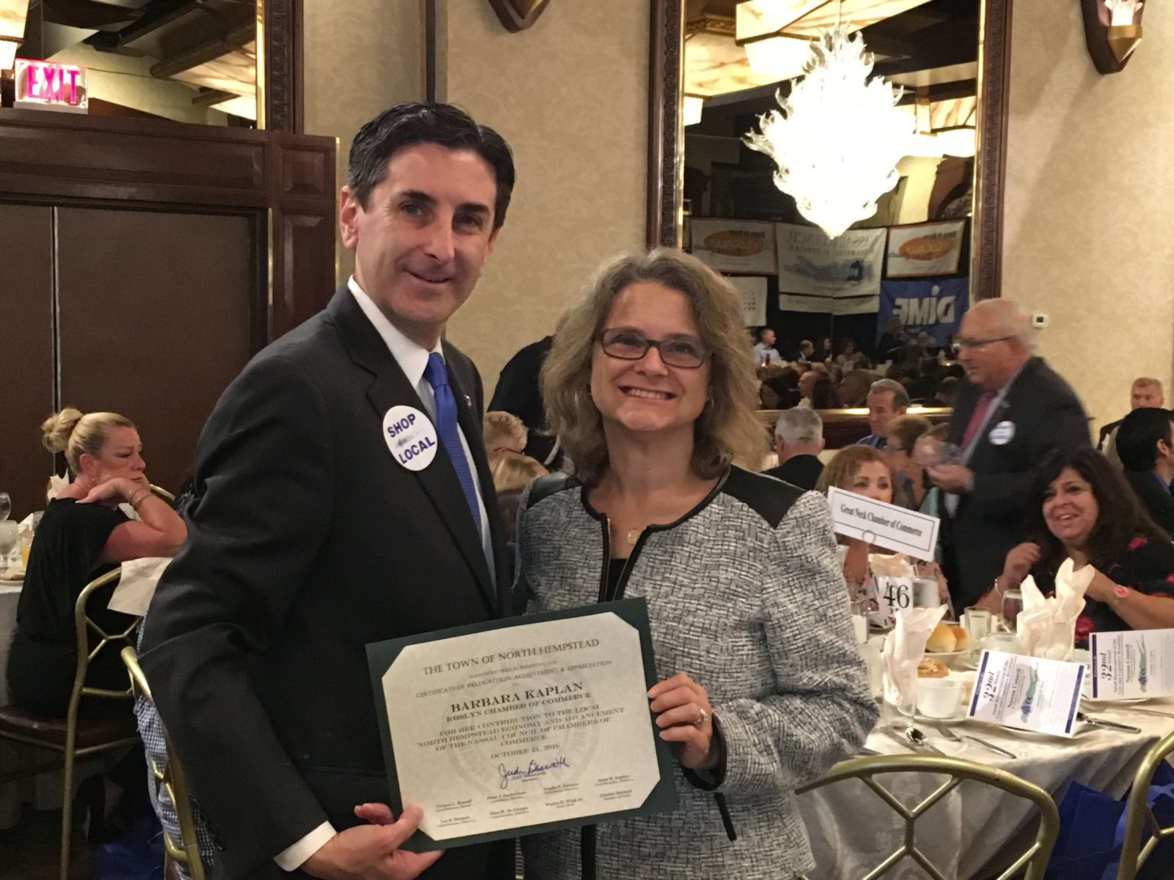 Chamber recognizes Roslyn small businessperson of the year