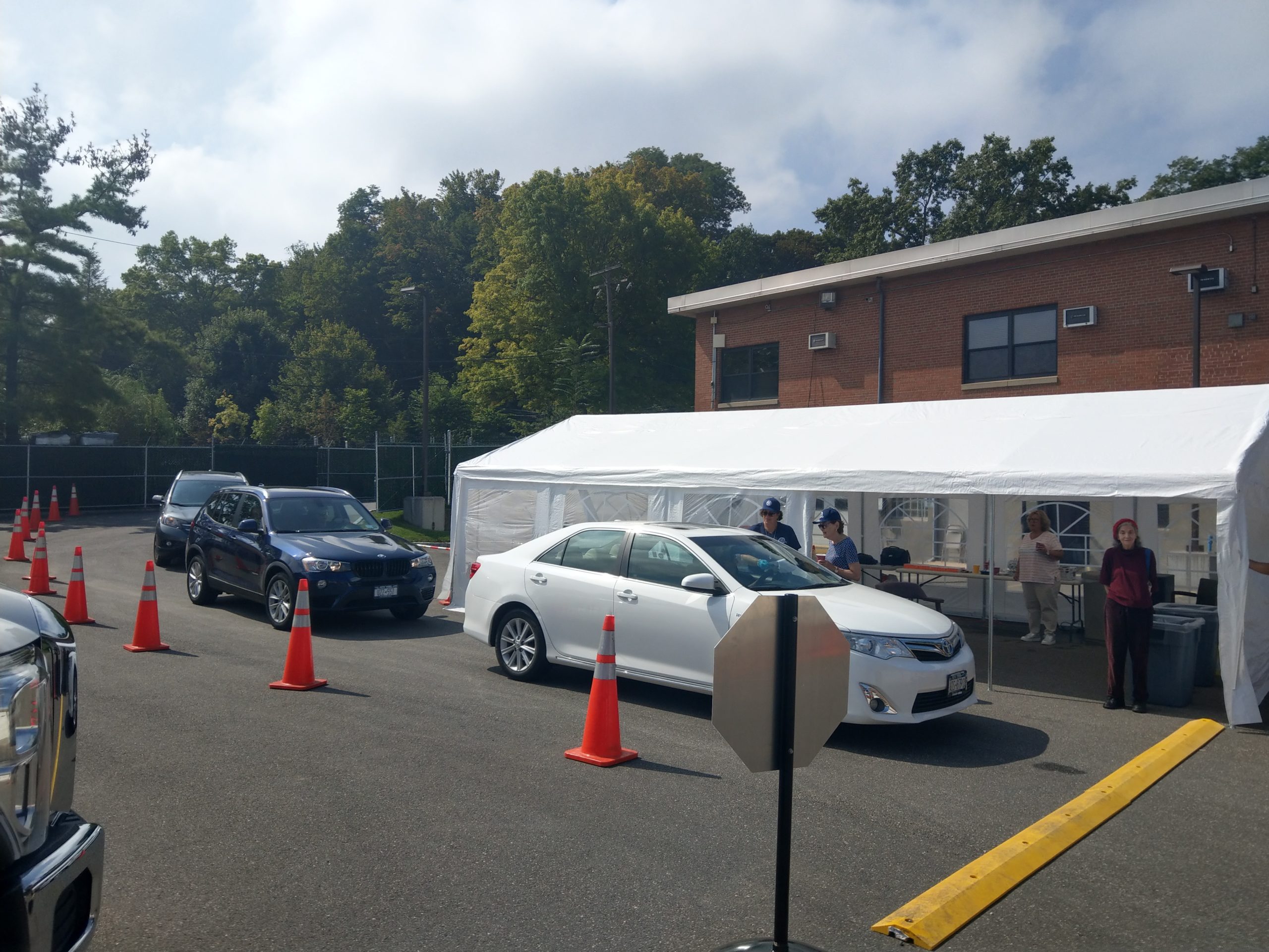 Local residents utilize the Great Neck Water Pollution Control District’s free medical disposal drive-thru back in September. The District is set to host its second Shed the Meds event on Sunday, June 3. (Photo courtesy of the Great Neck Water Pollution Control District)