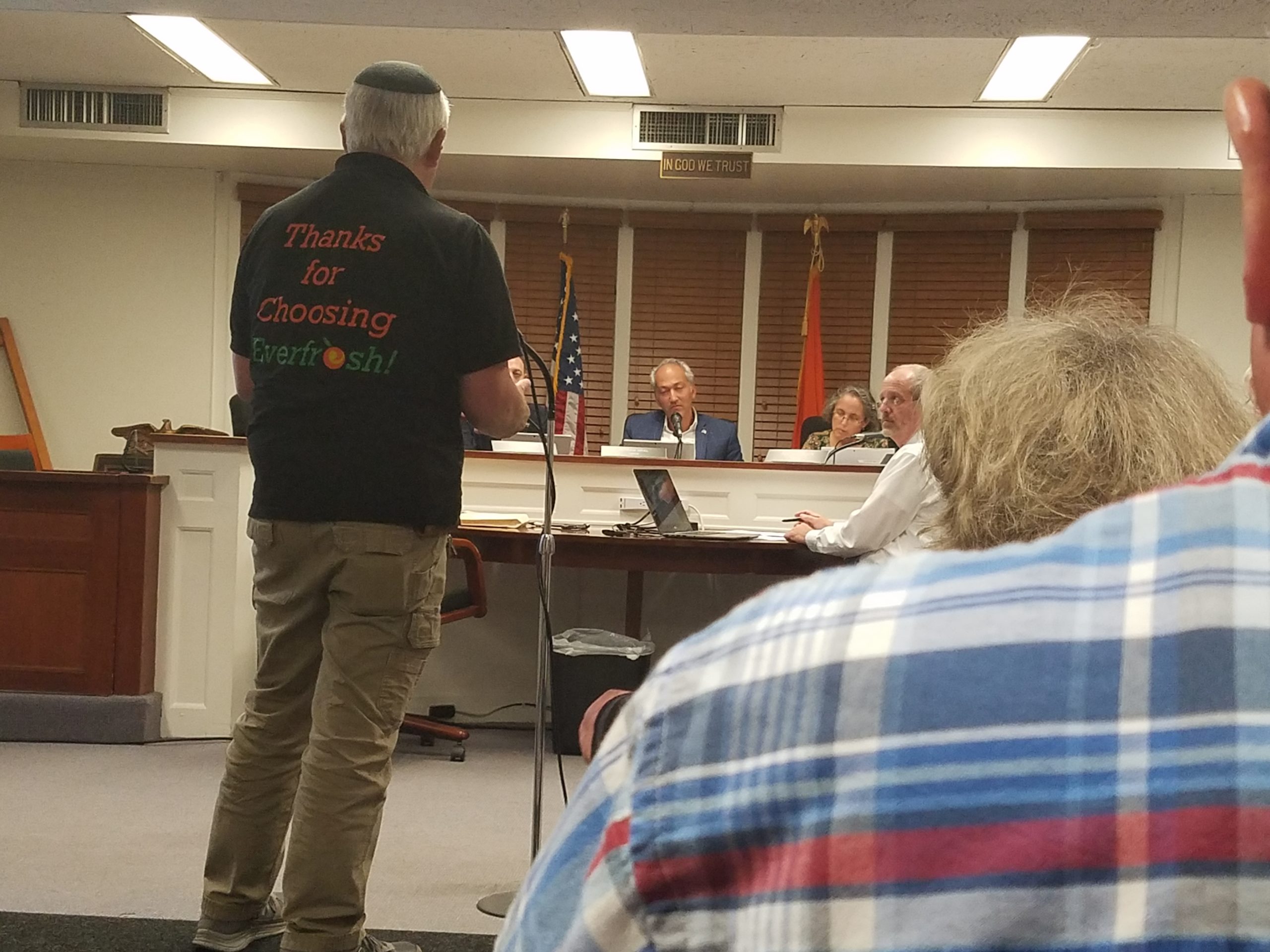 Howard Hassan of Everfresh addresses the Board of Trustees in the Village of Great Neck. (Photo by Janelle Clausen)