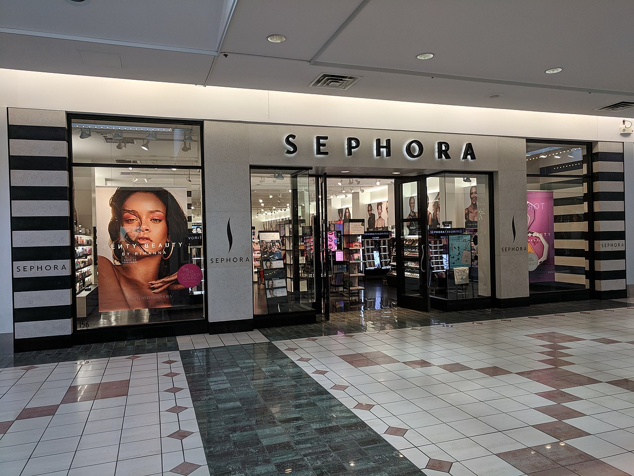 Sephora, as seen here in the Eastview Mall in Rochester, plans to extend its footprint. (Photo by Daniel Penfield/Wikimedia Commons)