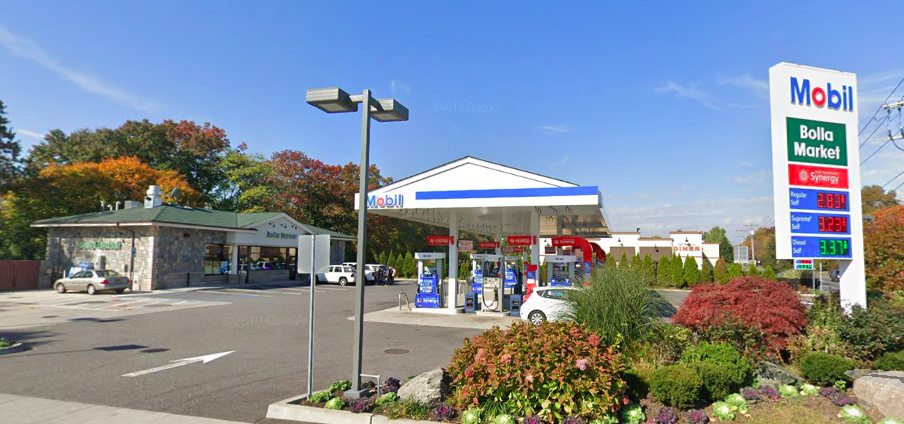 Old Westbury trustees held on approving the replacement of Bolla Market with Burger King, citing the need to review a traffic study. (Photo from Google Maps)