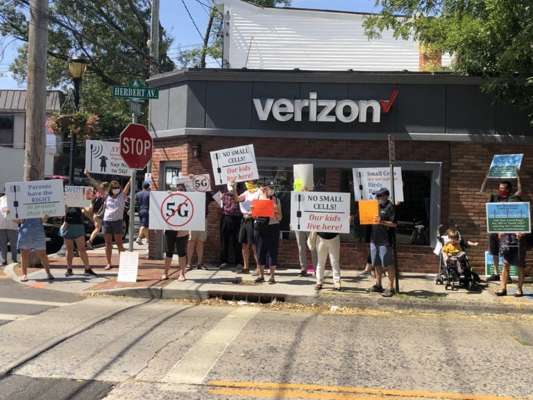 Port residents protest 5G towers outside Verizon store