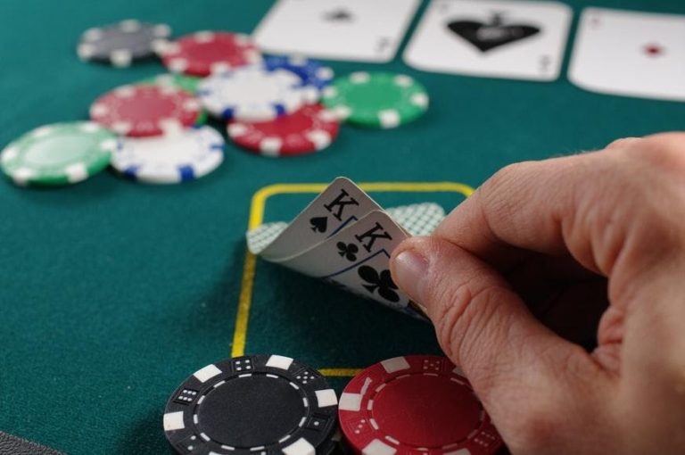 Matrimonio y revue poker tienen más en común de lo que cree