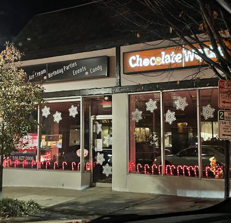 Support small businesses at merry little Manhasset Nov. 27 on Plandome Road