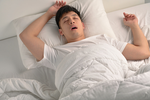 How to Stop Snoring: 10 Effective Snoring Remedies That You Must Try